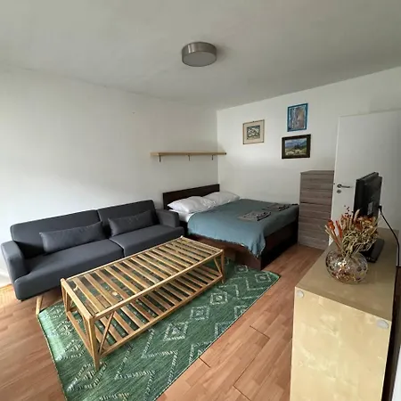 Skau Kutuzovova Free Parking Apartment