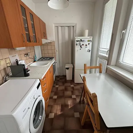 Kutuzovova Free Parking شقة *